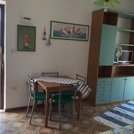 Casetta Al Mare Mariateresa Holiday home