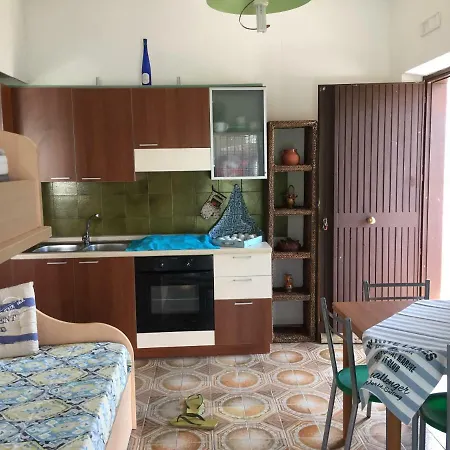 Casetta Al Mare Mariateresa Holiday home